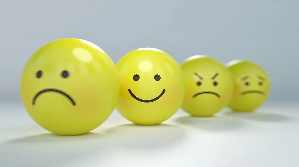 palline gialle con quattro emozioni diverse